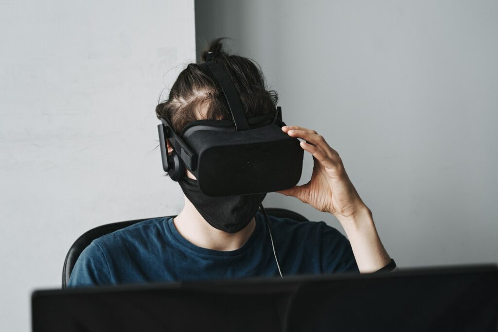 Școlile din Delta Dunării primesc tehnologie de ultimă generație. Elevii învață cu ochelari VR și table interactive