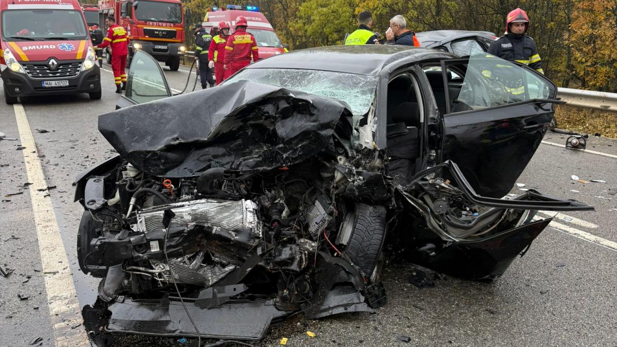 Nenorocire fără margini! Doi șoferi, de 20 și 36 de ani, au murit pe loc după un impact frontal