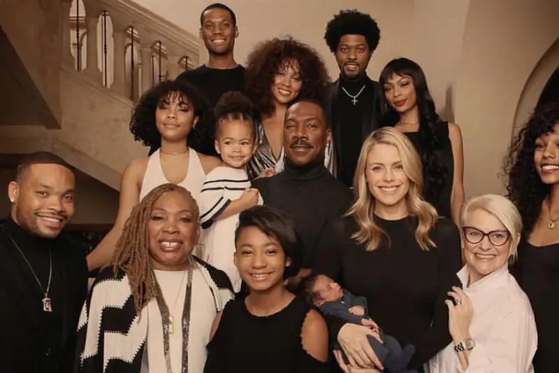 De la comedie la casă plină de haos. Eddie Murphy dezvăluie secretul fericirii cu 10 copii