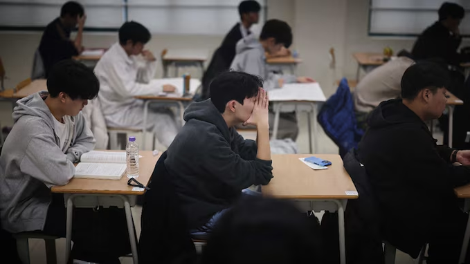 Ziua în care Coreea de Sud s-a oprit pentru educație! Peste jumătate de milion de tineri au susținut examenul crucial de admitere