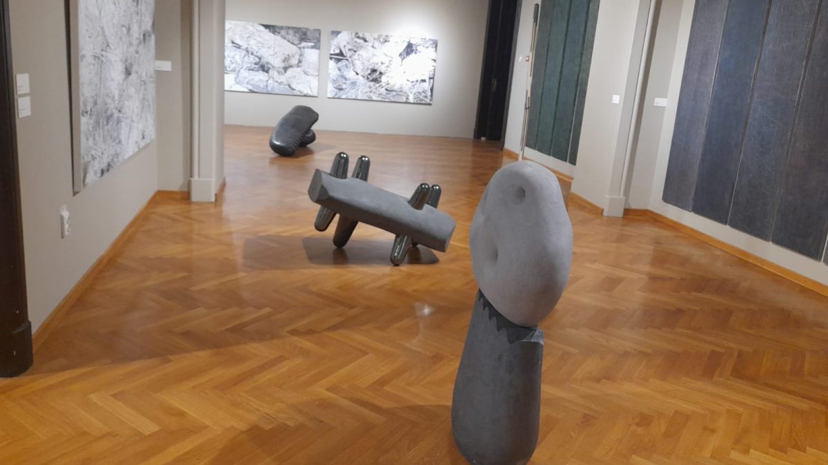 O nouă expoziție de artă contemporană poate fi vizitată la Palatul Culturii. Lucrările aparțin unor artiști din Timișoara
