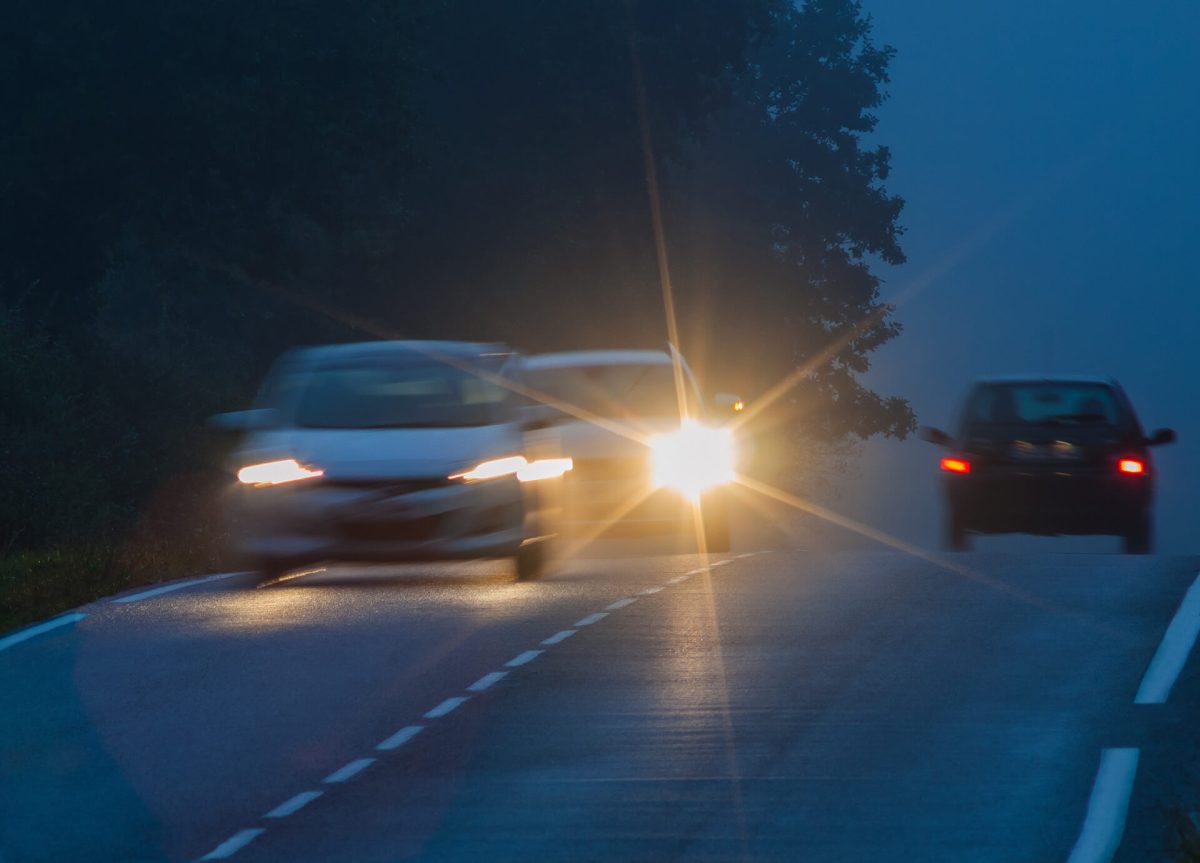 Farurile care orbesc în trafic! Se pregătesc amenzi uriașe pentru șoferi! Când anume se aplică sancțiunea!