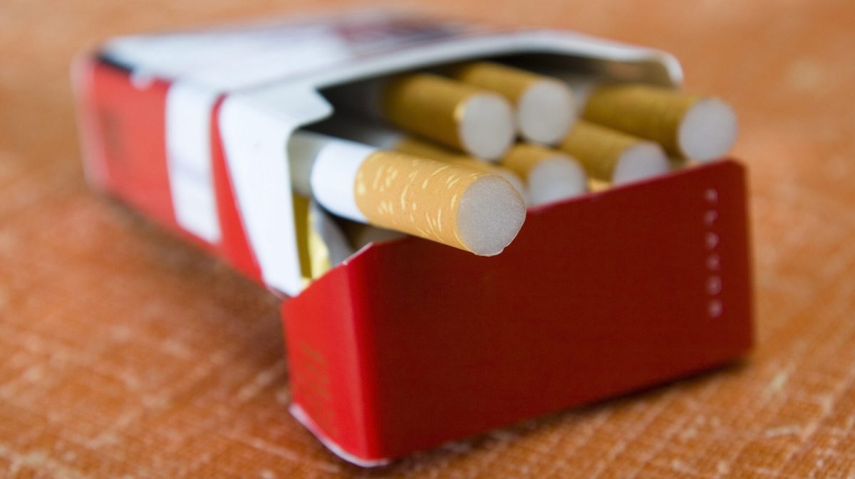 Fumatul, interzis definitiv pentru tinerii născuți după 2007. Unde s-a implementat interdicția tutunului