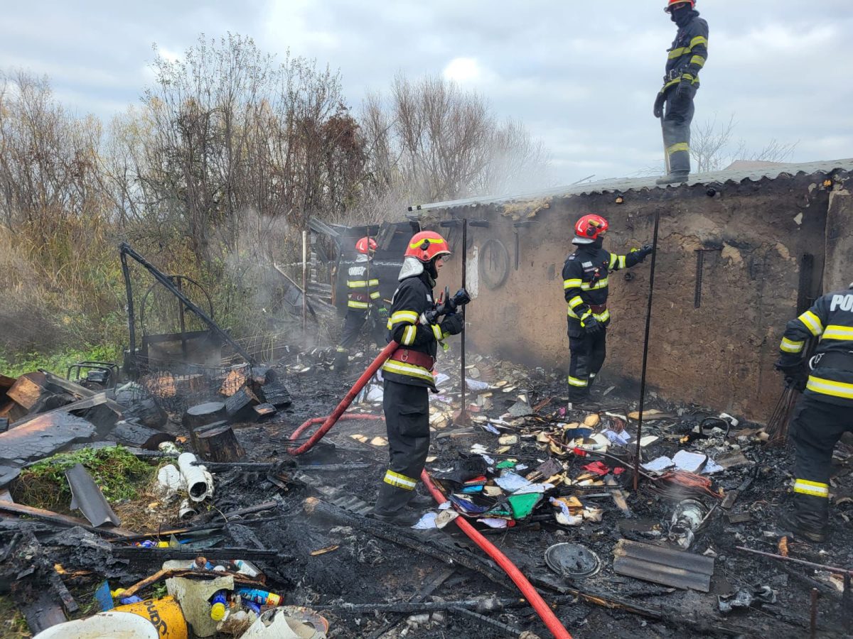 Incendiu puternic în județul Iași! Două anexe gospodărești au fost cuprinse de flăcări