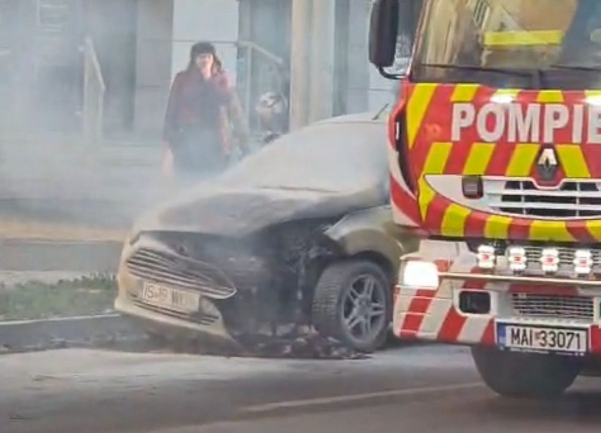 Incendiu în Păcurari! Un autoturism a luat foc