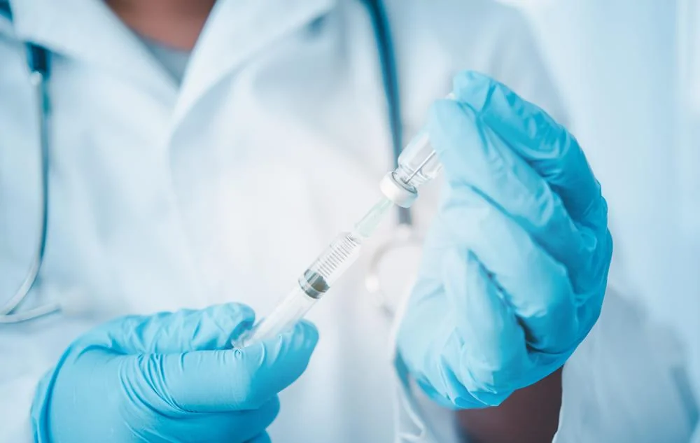 Injecția intramusculară – Când este recomandată și în ce constă? Iată tot ce trebuie să știi despre această procedură