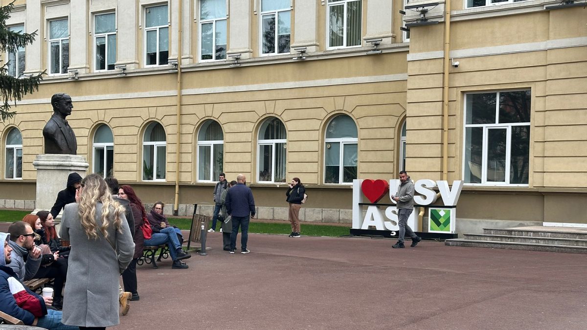 Emoții pentru viitorii medici! 1.681 de candidați au susținut concursul de rezidențiat la Iași: „Sunt 59 de locuri, iar noi am fost 340 de candidați numai în Iași, deci concurența este de aproape 6 pe loc”