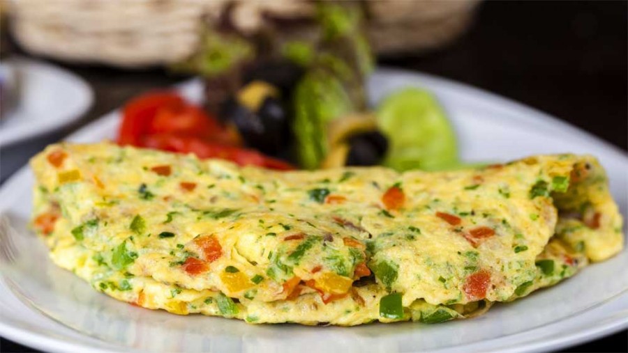 Omletă cu dovlecei – Rețetă simplă și sănătoasă pentru un mic dejun savuros