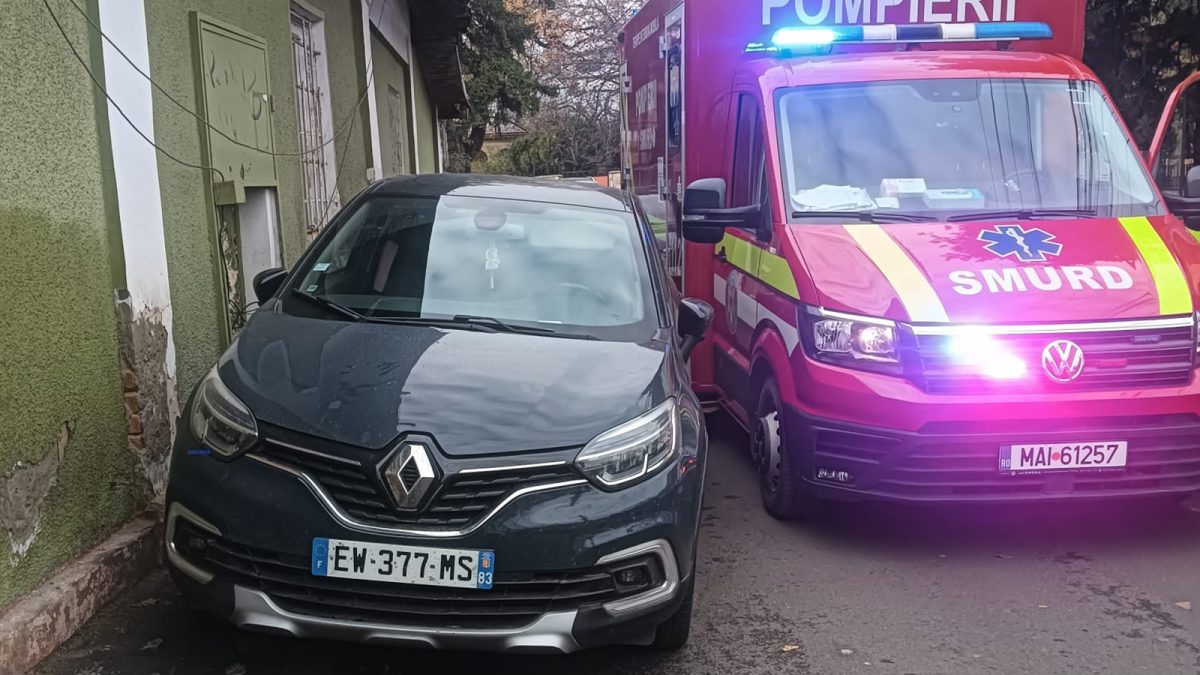 Un pacient a rămas blocat în ambulanță timp de o oră, din cauza unui șofer din Iași! A fost nevoie de intervenția polițiștilor