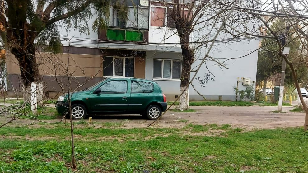 Se schimbă legea pentru șoferi! Ce sancțiuni riscă pentru parcarea mașinii pe spațiul verde!