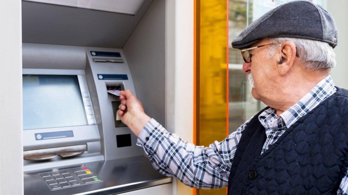 Pensiile nu mai sunt gratuite. Comisioane pentru cei care nu plătesc cu cardul