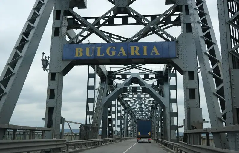 Podul tranzitat zilnic de mii de români se închide temporar pentru lucrări importante. Iată rutele alternative