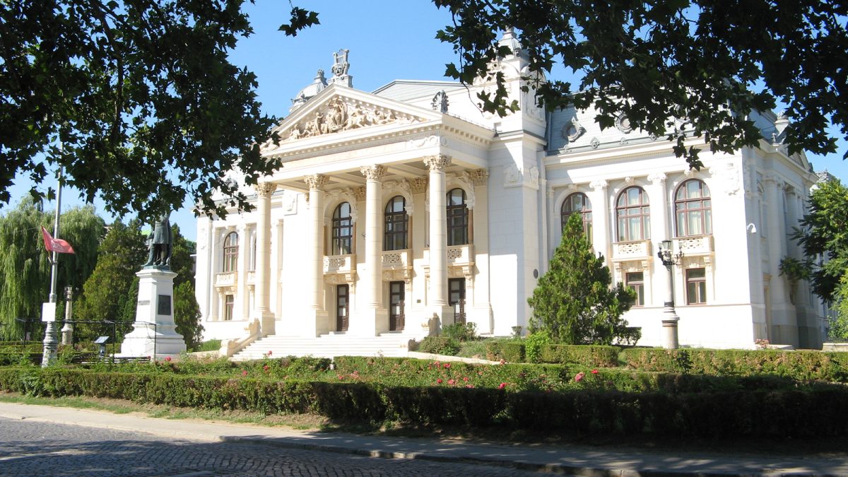 Tot mai puțini tineri în sălile de spectacol. Cum încearcă Opera Națională Iași să atragă publicul tânăr