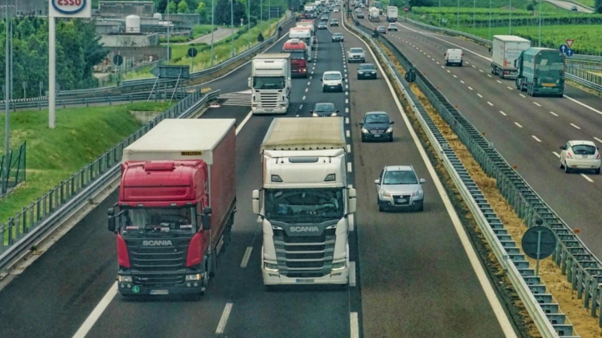 Reguli stricte în oraș pentru o categorie de mașini! Șoferii riscă sancțiuni drastice!