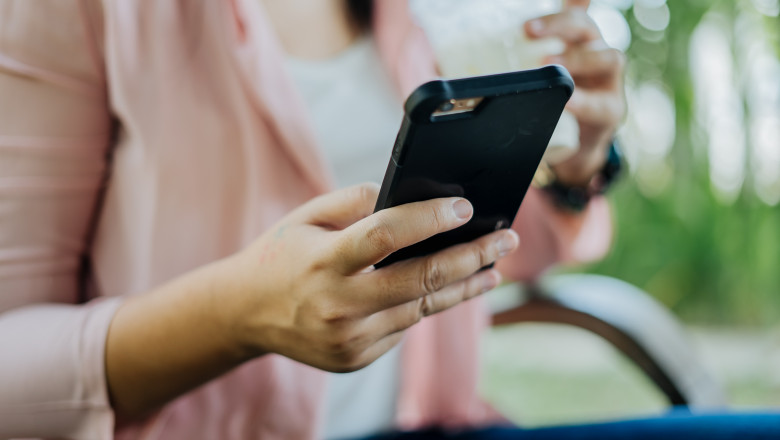 Modificări pentru românii plecați în străinătate! Sunt vizate apelurile telefonice date în țară!