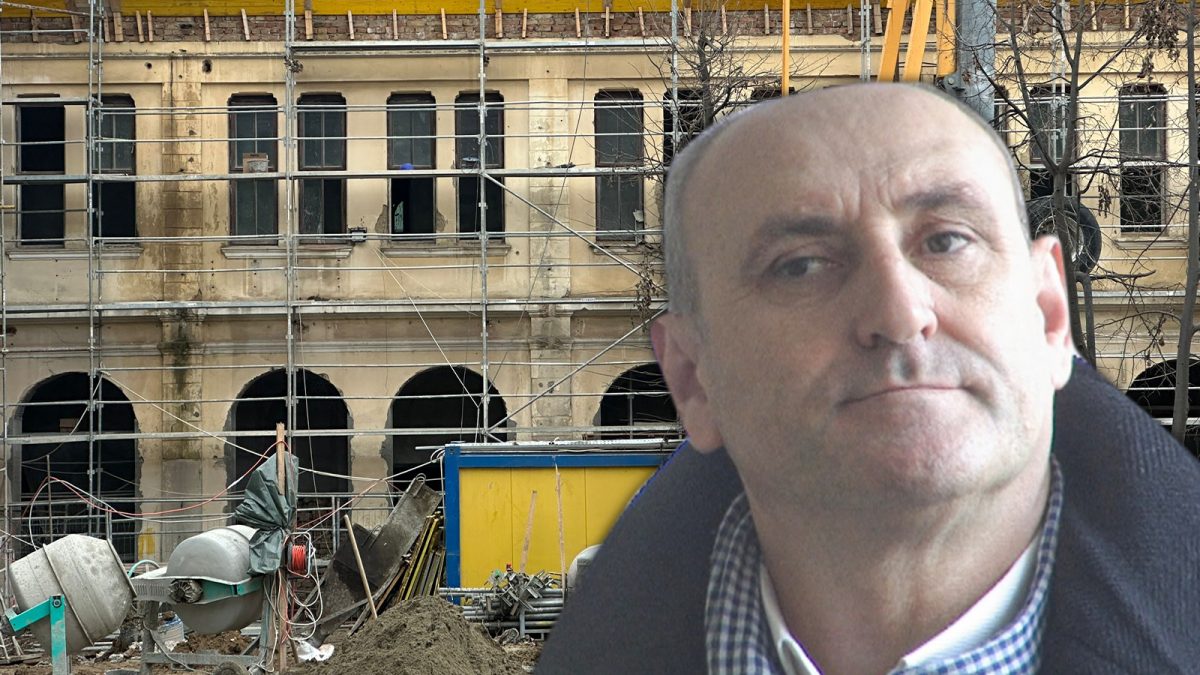 Un zidar de 58 de ani, angajat la firma lui Titel Sinescu, patronul Iasicon SA, a fost găsit fără suflare între schele. Muncitorul a căzut de la înălțime