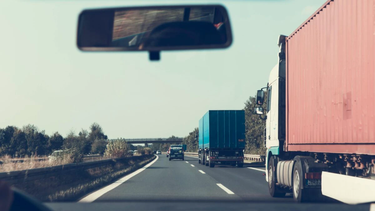 Se introduc senzori în asfalt pentru cântărirea automată a camioanelor