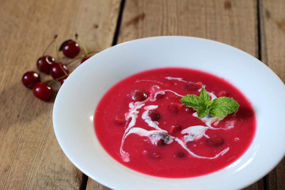 Rețeta pentru o supă de vișine delicioasă – Preparat tradițional ce merită încercat măcar o singură dată