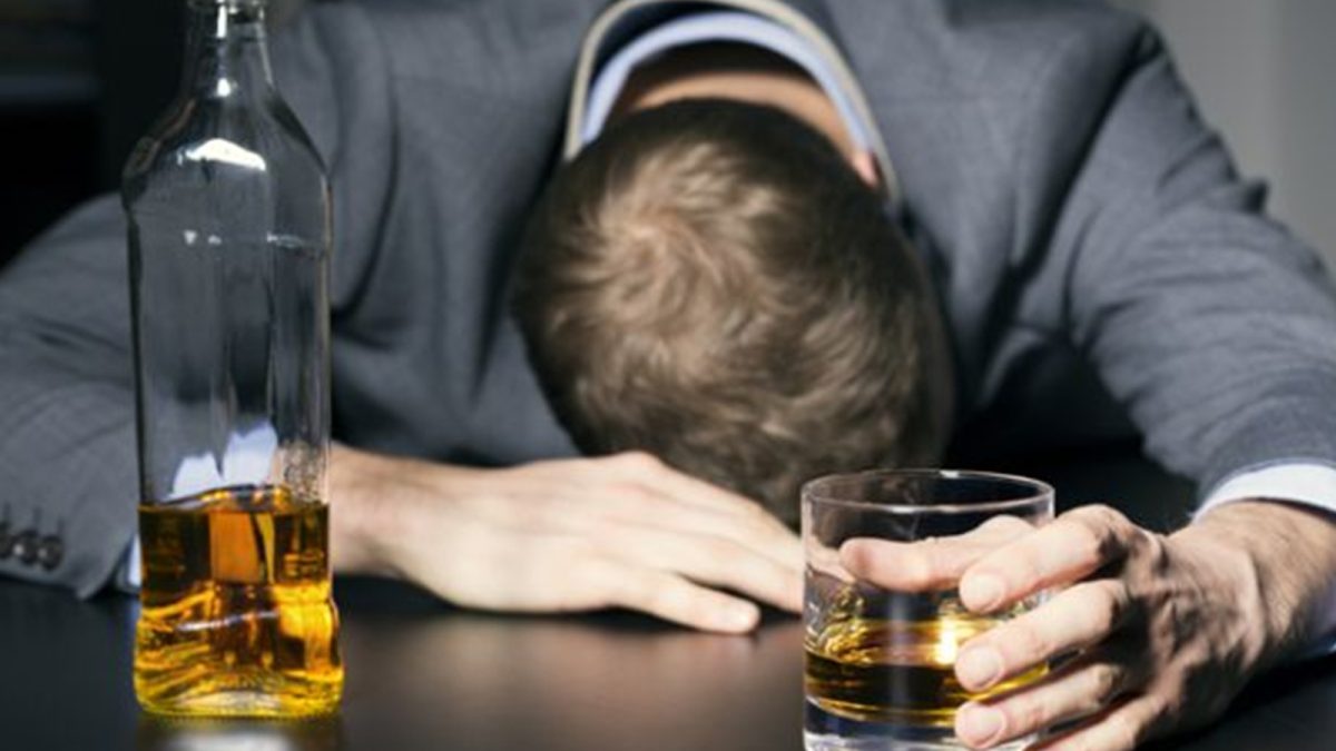 Doi tineri, de 26 și 27 de ani, au încercat să se sinucidă după ce au petrecut de Sfinții Arhangheli Mihail și Gavriil. Au ajuns la urgențe, iar apoi la „Socola”