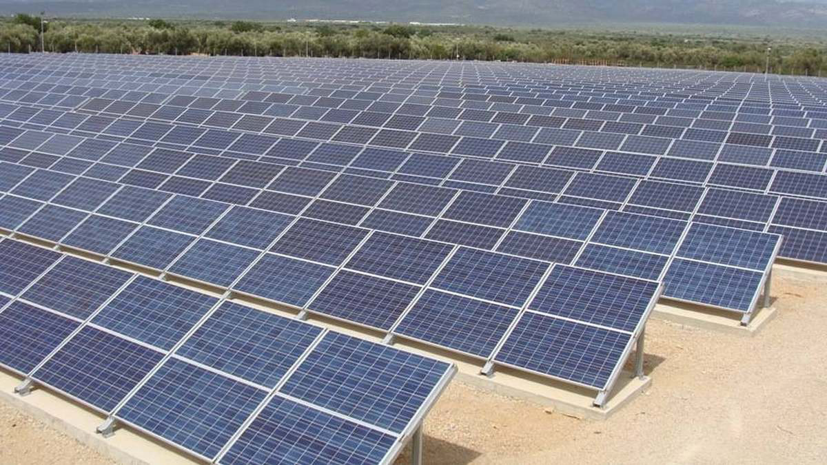 Două firme vor să construiască în comuna Țigănași, județul Iași, un parc fotovoltaic! Contractul depășește 2,4 milioane de lei