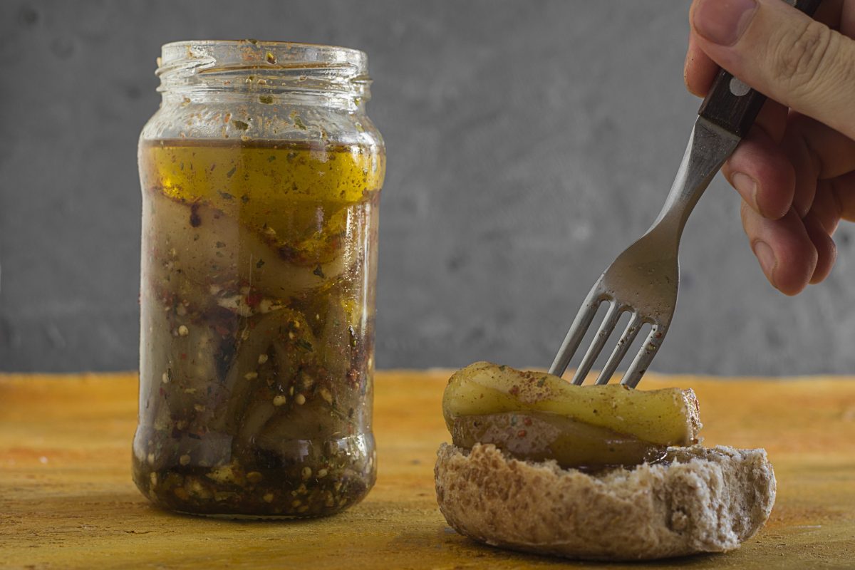 Vinete la borcan pentru iarnă cu usturoi – Rețetă simplă și delicioasă de pus în cămară