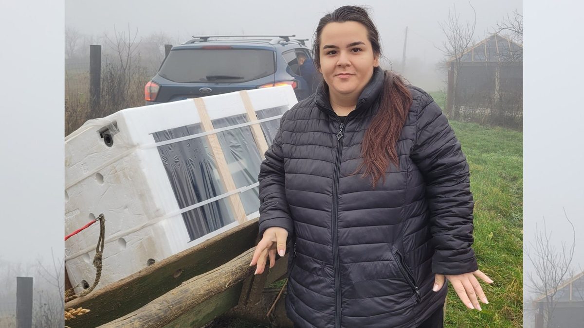 Grațiela, o tânără de 29 de ani, gătește sute de porții de mâncare pentru copiii și bătrânii din medii defavorizate. Tragedia prin care a trecut a împins-o să devină îngerul celor sărmani