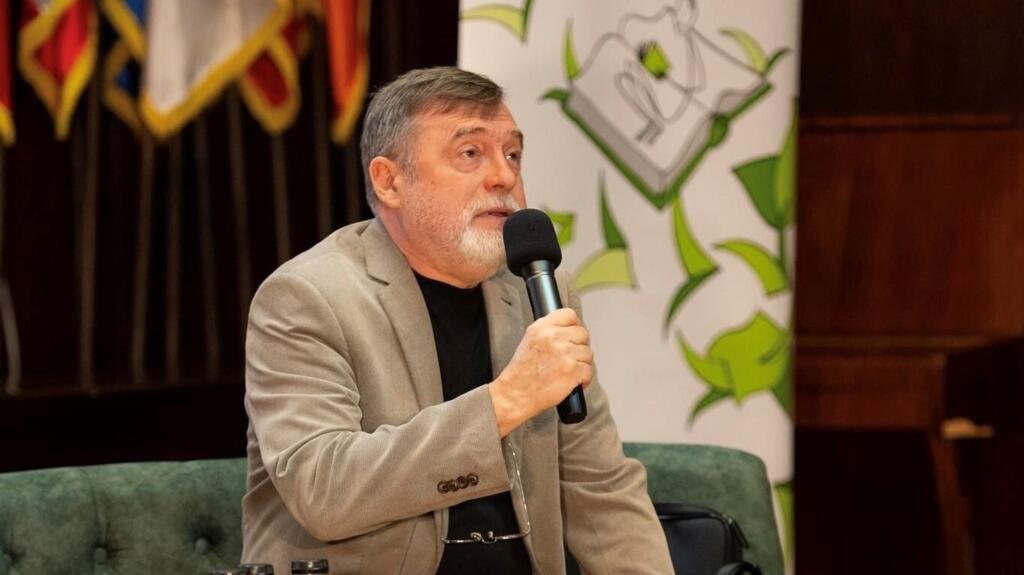 Conferința „Literatură dramatică și război”, susținută de scriitorul, jurnalistul și dramaturgul Matei Vișniec