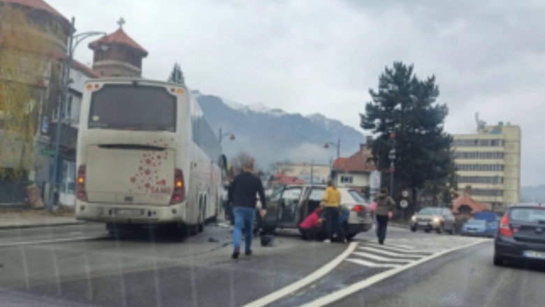 Accident pe DN1 la Sinaia! Un autocar cu 71 de turiști italieni, implicat într-o coliziune cu un autoturism