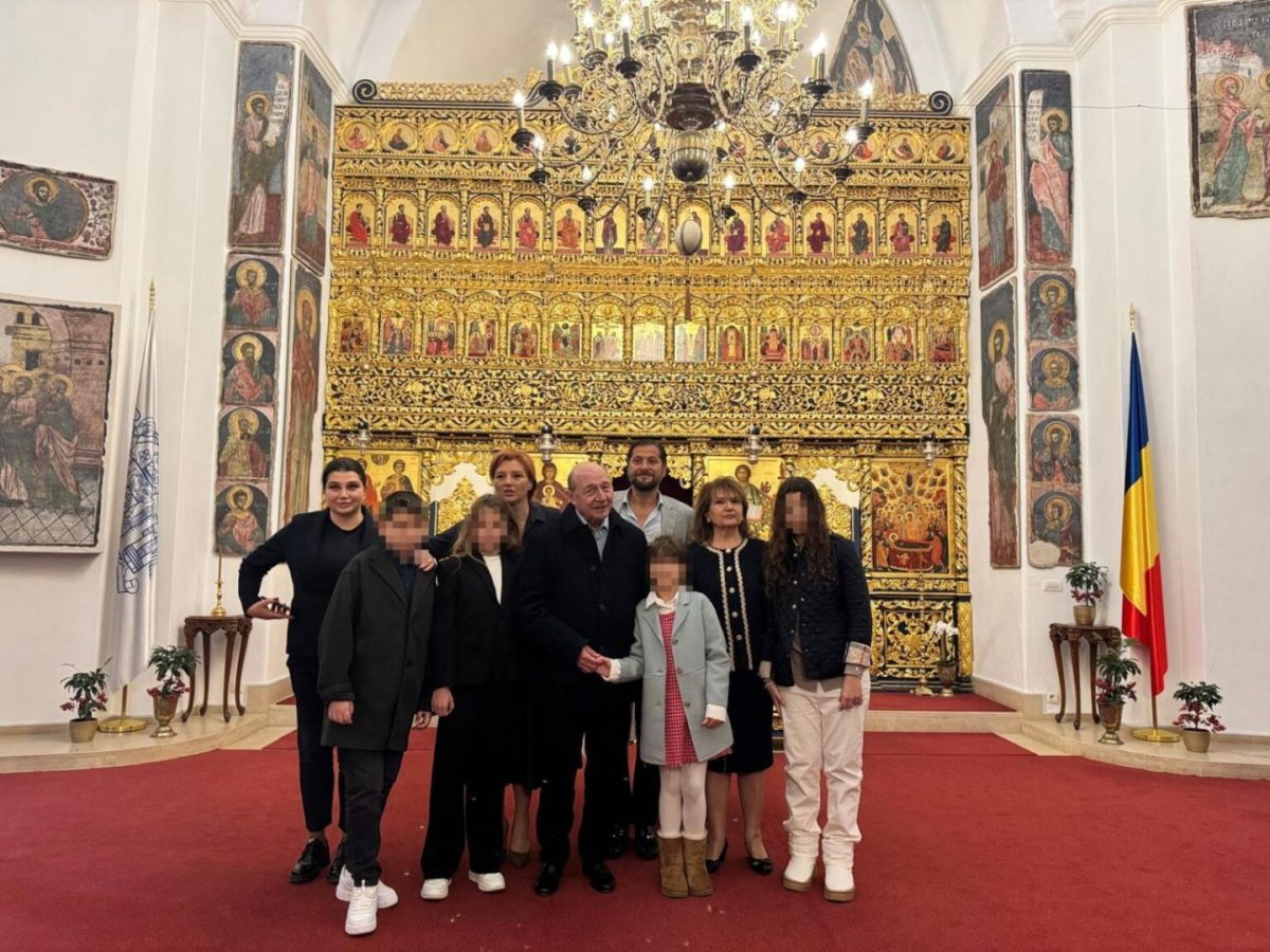 Elena Băsescu, apariție surprinzătoare! Fosta „divă” a showbizului s-a transformat complet și a acumulat câteva kg în plus