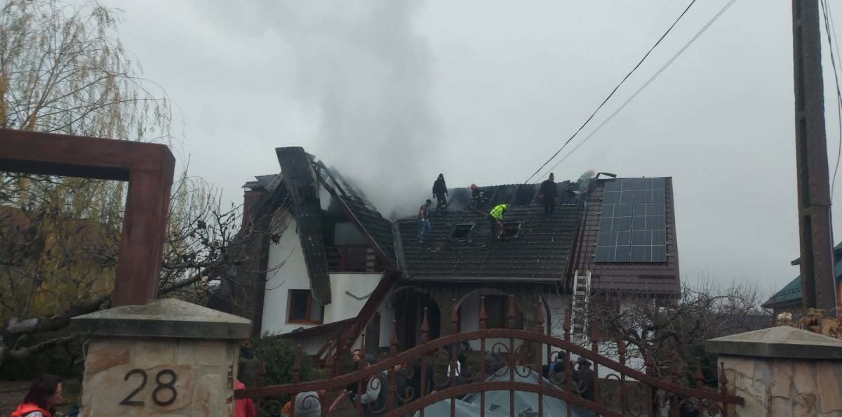 Incendiu în localitatea Răsboieni, comuna Țibănești. O casă a fost făcută scrum