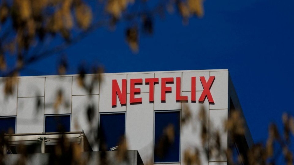 Netflix cucerește Hollywood-ul! Compania cumpără Warner Bros și francize celebre