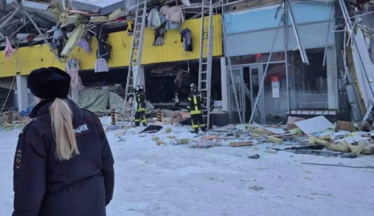 Un mall s-a prăbușit, sunt persoane prinse sub dărâmături! Imagini dramatice