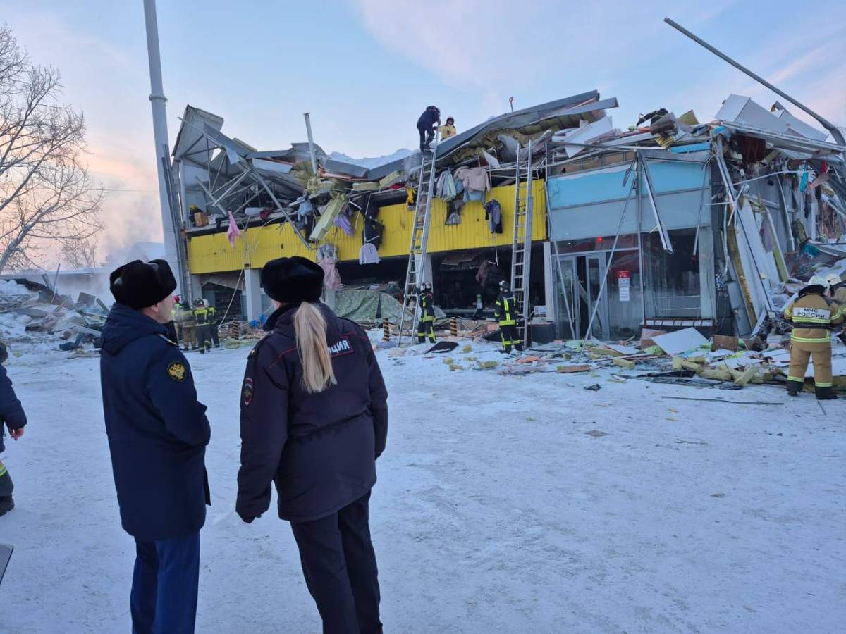 Tragedie în plină iarnă: Mall prăbușit sub zăpadă – o victimă confirmată