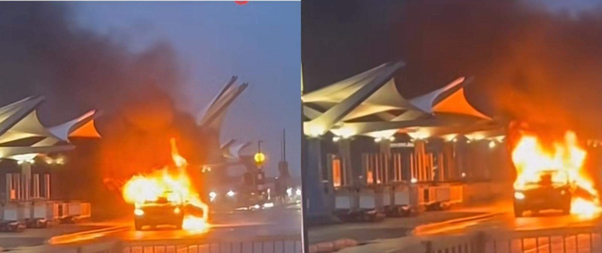 Panică lângă aeroport! O mașină a ars sub privirile martorilor. Imagini de la fața locului