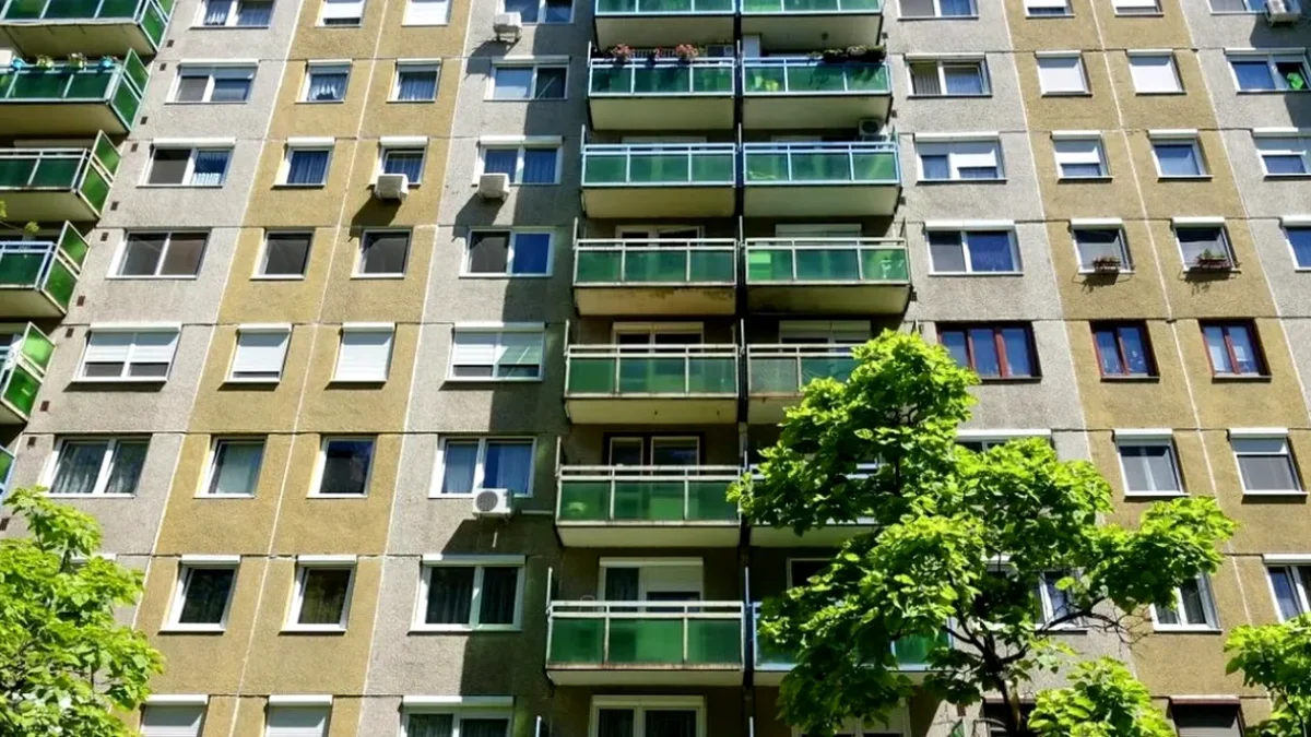 Cine scoate banii din buzunar pentru reparațiile la bloc? Asociația sau locatarii – răspunsul te va surprinde!
