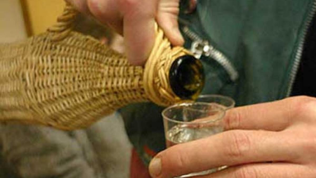 Bărbat din Gorj condamnat la un an și patru luni cu suspendare pentru furt de țuică