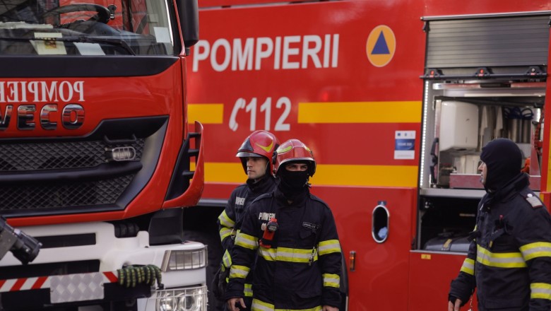Vântul continuă să facă ravagii! O creangă a căzut peste un pieton