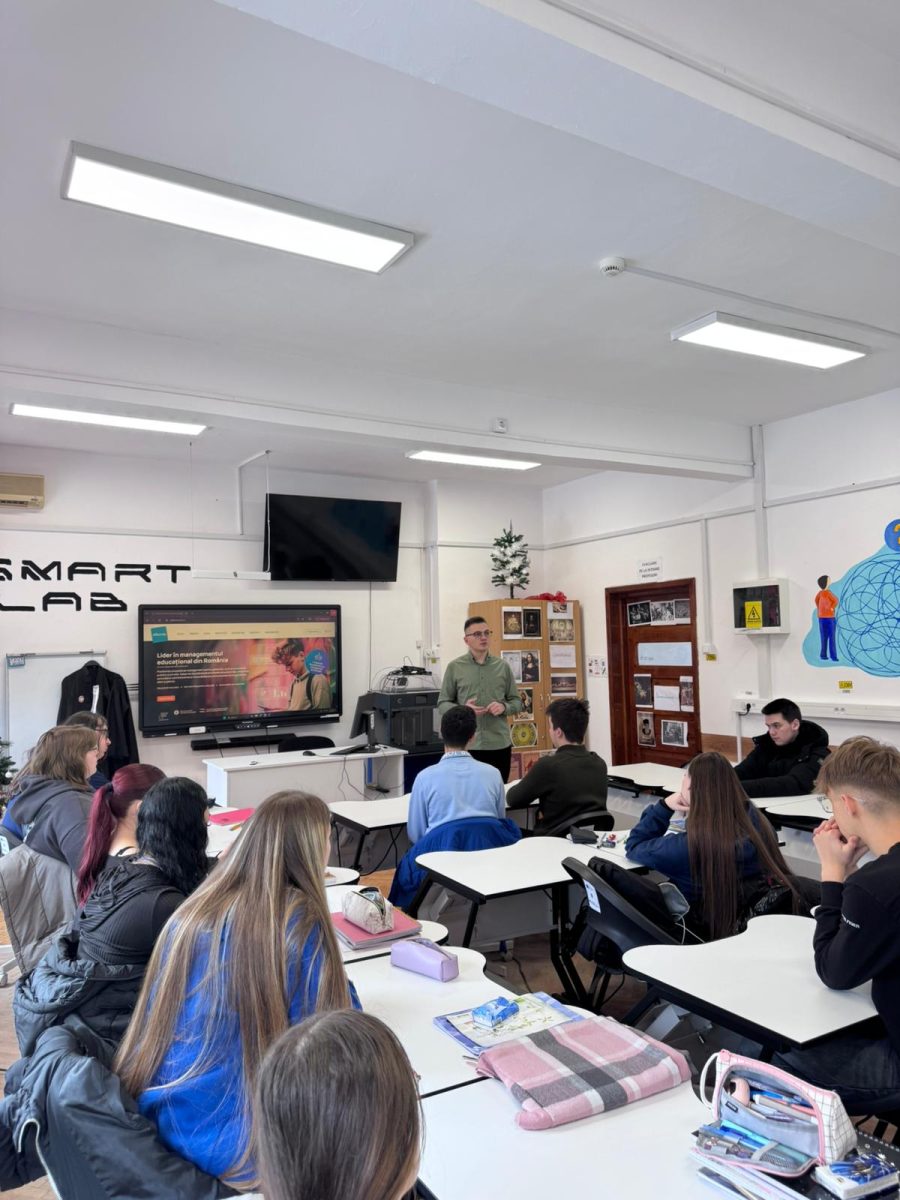 Judecătorul Costică Ciocan, dialog cu elevii de la Colegiul „Vasile Adamachi” din Iași despre protecția minorilor și violență