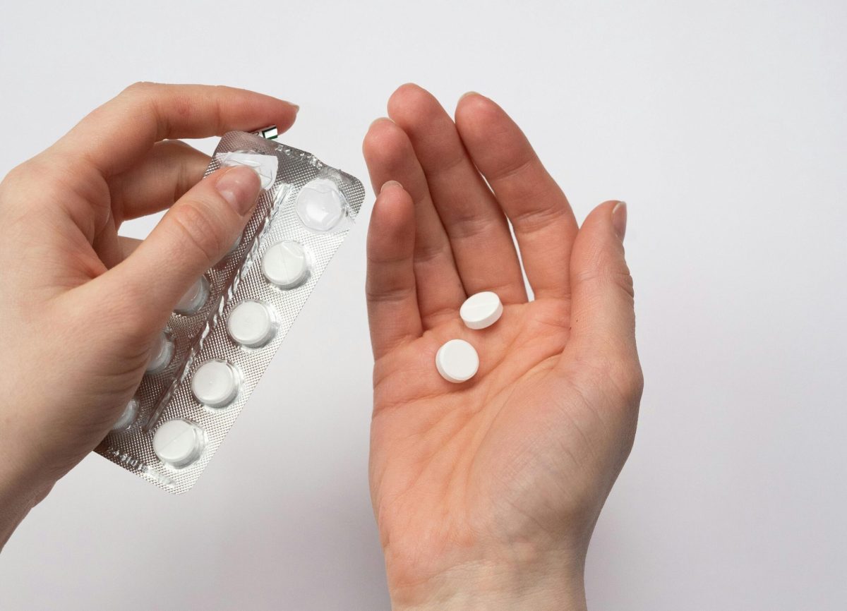 Războiul din Iran scumpește medicamentele: paracetamolul ajunge să coste cu 30% mai mult în farmacii
