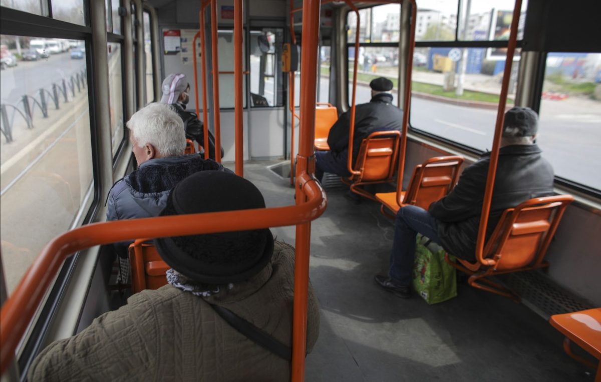 Transport local gratuit pentru pensionari. Nu vor mai plăti nimic de luni