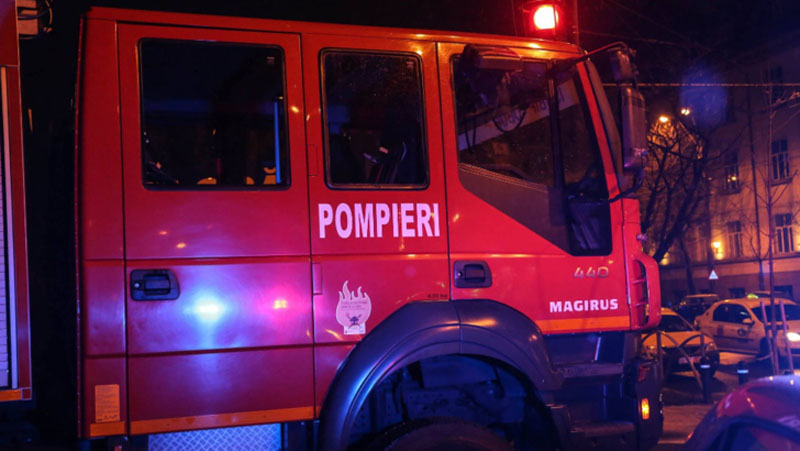 Misiune a pompierilor! Incendiu la un apartament din municipiul Iași