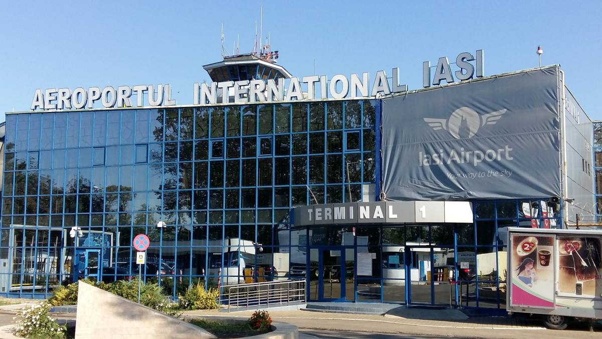 Conducerea Aeroportului Internațional din Iași caută firme care să facă revizia tehnică a autospecialelor aeroportuare de pompieri