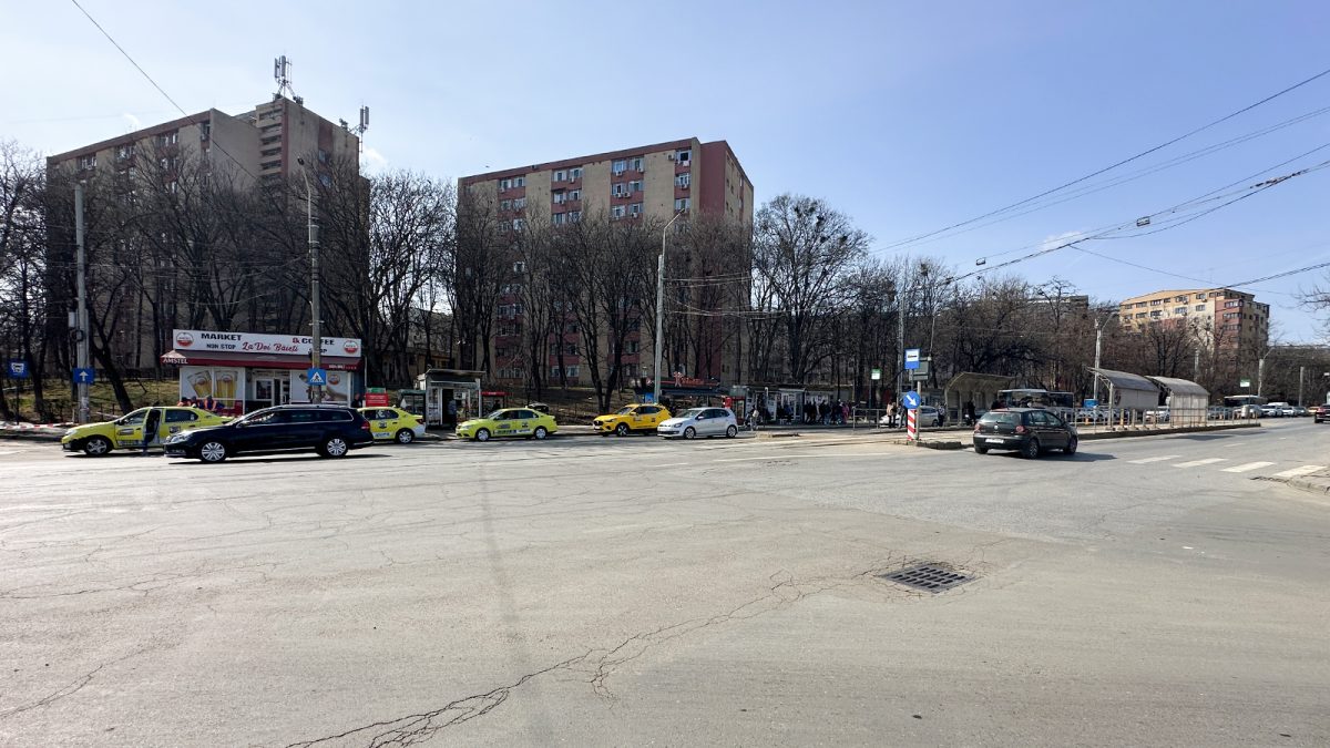 Probleme la blocurile de pe strada Vasile Lupu din Tătărași! Locatarii stau cu geamurile deschise din cauza caloriferelor fierbinți