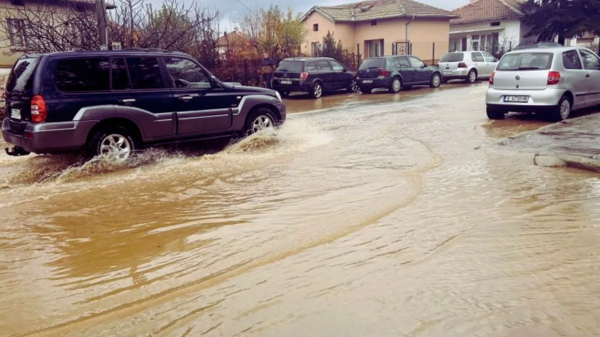 Alertă extremă! Viiturile fac prăpăd, un bărbat a murit
