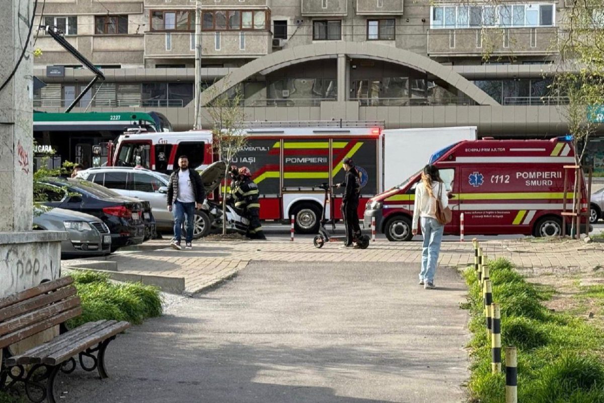 Accident rutier la Iași: două autoturisme implicate pe strada Anastasie Panu. O persoană a avut nevoie de îngrijiri medicale