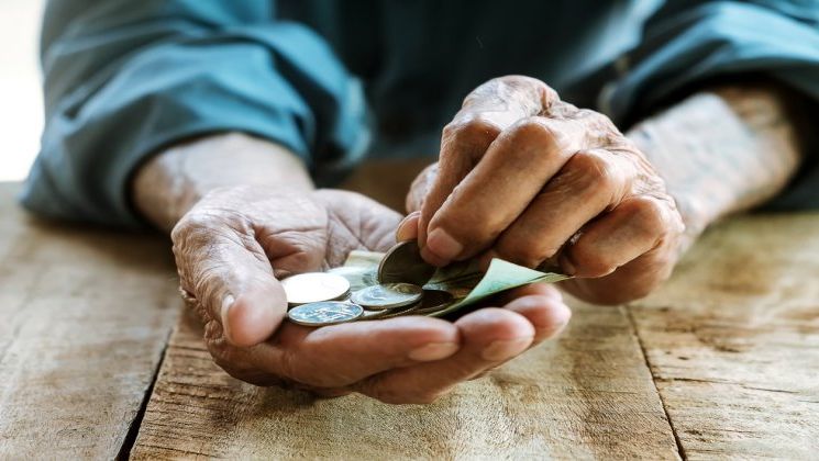 Banii pentru pensionari aprind războiul cu magistrații! Înalta Curte a dat Guvernul în judecată