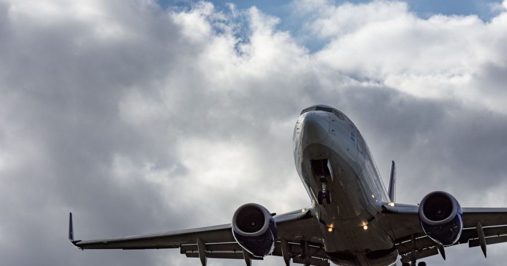 Avion cu 101 oameni, aproape prăbușit la Bacău. Care este legătura acestui incident cu Ucraina