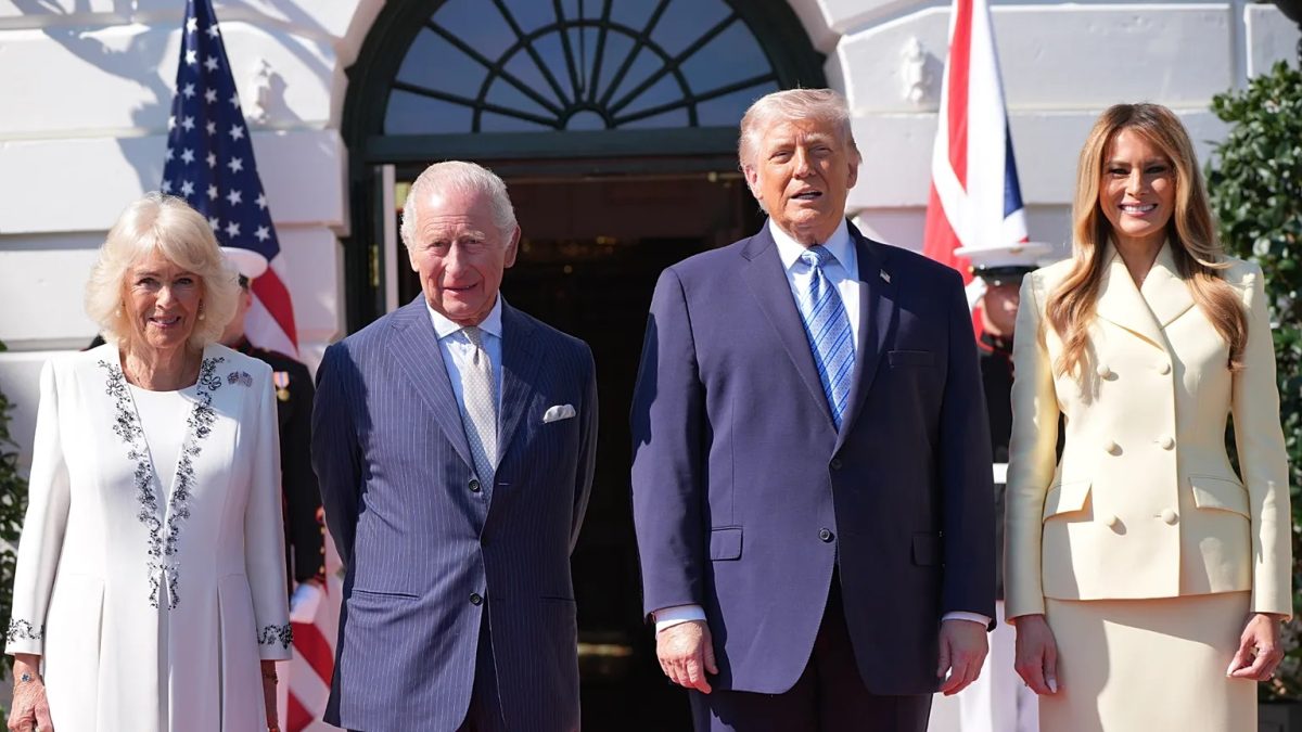 Ce cadou a primit Donald Trump de la Regele Charles. Monarhul britanic, primit la Casa Albă cu 21 salve de tun