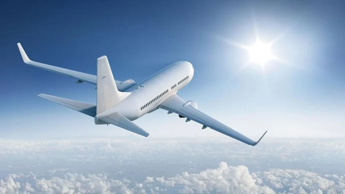 Vacanțele de vară ale românilor, în pericol? O mare companie aeriană ia în calcul anularea zborurilor din cauza penuriei de kerosen