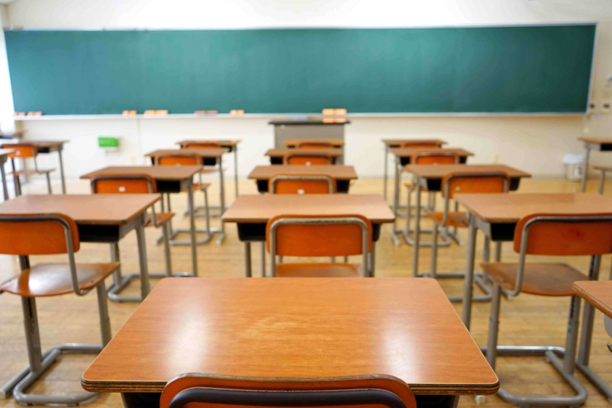 Peste 70 de profesori care au depășit vârsta de pensionare au solicitat să rămână la catedră în școlile din Iași
